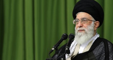 امام خامنه‌ای: وقتی ناامنی اخلاقی جلوی چشم می‌آید، نیروی انتظامی باید وارد شود