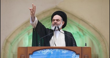 آیت الله حسینی بوشهری در خطبه های نماز جمعه قم مطرح کرد؛ شعار «ما می توانیم» در عرصه فرهنگ و اقتصاد اجرایی شود/ انتقاد از توطئه داخل و خارج برای تطهیر منافقین