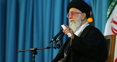 امام خامنه‌ای: «سایه جنگ» را حضور مردم رفع کرده نه برخی مسئولان