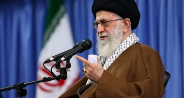 امام خامنه‌ای در دیدار نخبگان علمی: طرح‌های هوافضا، ماهواره و هسته‌ای مطلقاً نباید کُند، نیمه‌تعطیل یا متوقف شوند