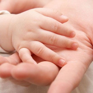نوزاد به شیر مادر وابسته است یا مادر به شیردادن به نوزاد؟